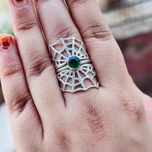 Toile d'araignée, bague en argent sterling, pierre d'onyx ronde de 5 mm, bague multi-rangs, araignée réglable, bague toile, bague gothique, bague araignée rehausseur de toile,