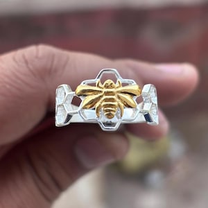 Sterling Silver Honey Bee Signet Ring: Vintage Style Bee Jewelry