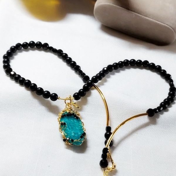 Collier plaqué or 18k avec gemmes naturelles : Amazonite, Hématite mat, spinelles facettés