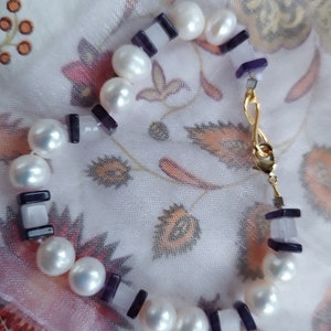 Bracelet with freshwater pearls, jade and genuine amethysts