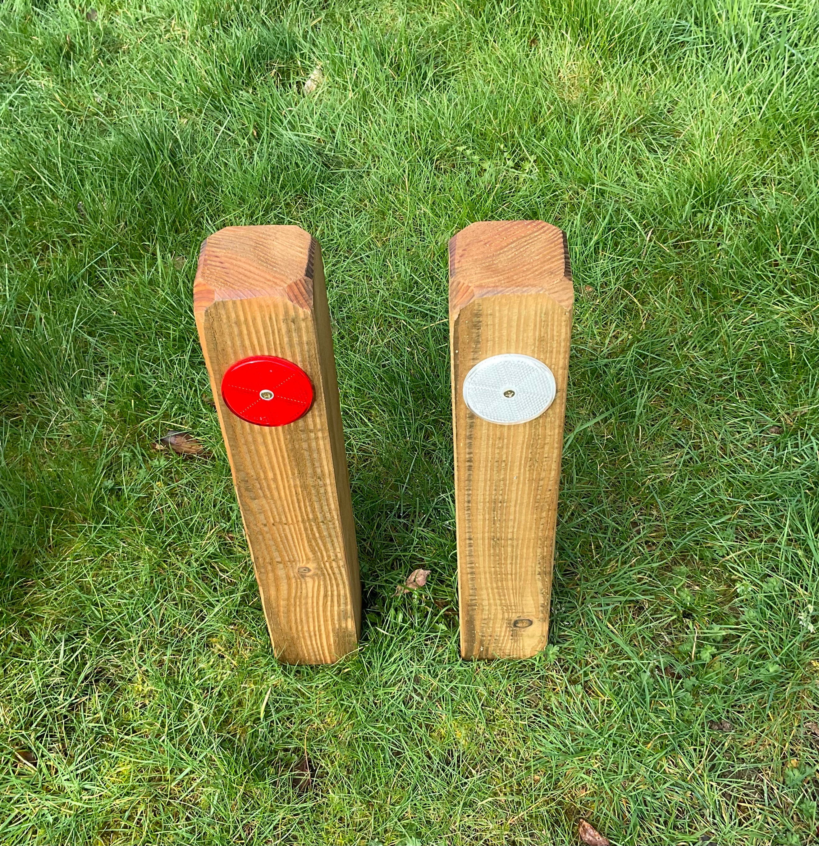 2 X Timber Reflective Verge Posts Easy Install. Option of 16 Inch or 22 ...