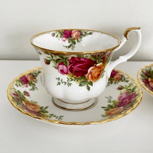 Royal Albert English Fine Bone China Old Country Roses Pattern Montrose Shape Teacup and Saucer With Brushed Gold Trim