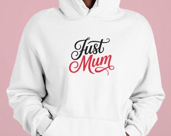 Hoodie « Just Mum » | Sweat à capuche blanc unisexe imprimé fête des mères | Cadeau maman élégant et minimaliste