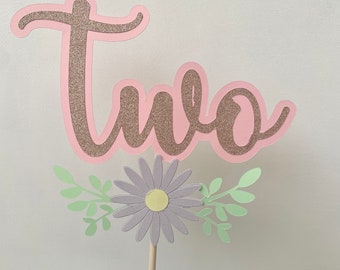 Dos adornos para tartas. Bonitos y florales.