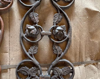 Adorno de hierro fundido en forma de rosa para cercas, barandillas, portones o como arte de pared para jardín.
