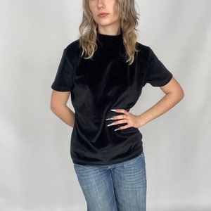 Schwarze Velours-Rollkragenpullover-Bluse im Y2K-Stil Bild 1