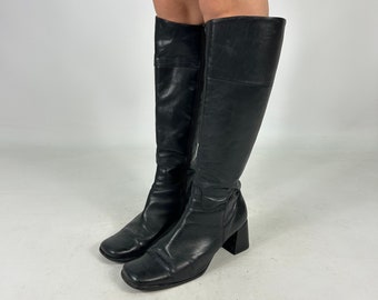 Schwarze kniehohe Hush Puppies Y2K-Preloved-Stiefel aus veganem Leder mit Absatz