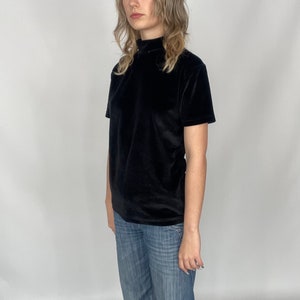 Schwarze Velours-Rollkragenpullover-Bluse im Y2K-Stil Bild 3