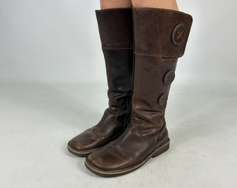 Braune kniehohe Preloved-Stiefel aus echtem Leder mit seitlichen Knöpfen