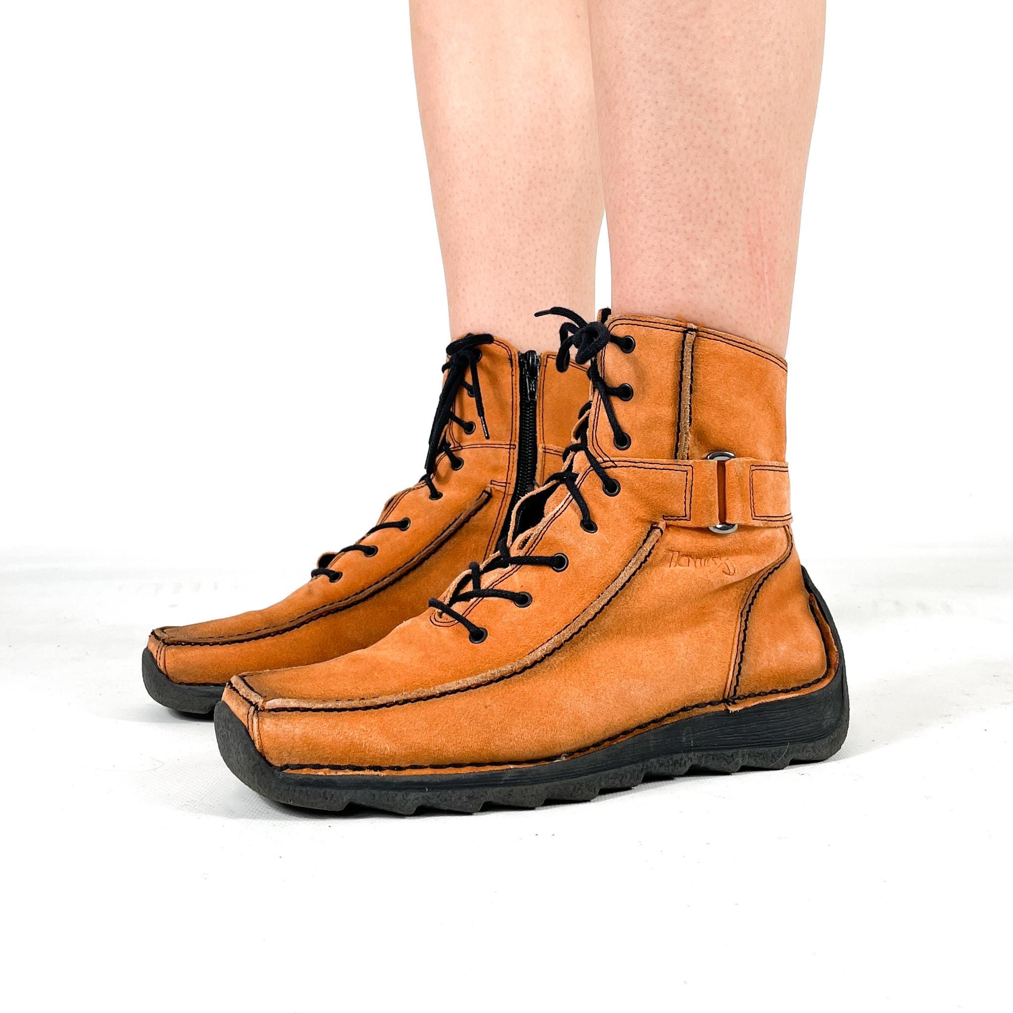70s Suede Work Boots‎ Vintage 1960s 70s Cream Suede Hook And Eyelet Lace Up Boots  main image 3