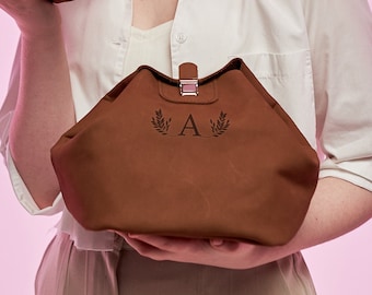 Borsa per il trucco in pelle incisa, borsa per il trucco fatta a mano, custodia cosmetica personalizzata, borsa per il trucco con monogramma, borsa di bellezza, borsa per il trucco da viaggio, custodia per il trucco