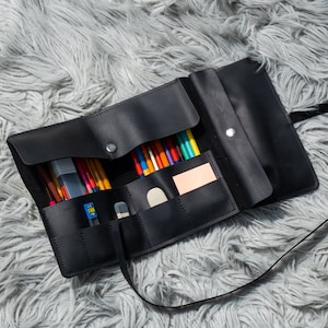 Handmade leather artist roll, Leather paint brush roll, Pencil roll up case, Leather pencil holder, Personalized pencil case, Pencil storage