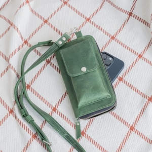 Personalized crossbody phone bag, Handmade phone bag, Customized phone bag, Leather cell phone pouch, Crossbody phone wallet, iPhone purses