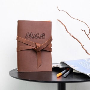 Funda de diario de cuero con monograma, funda de diario grabada, funda de cuaderno hecha a mano, diario de cuero recargable, diarios de escritura de cuero