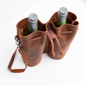 Doppelflaschenhalter aus Leder, Wasserflaschenträger mit Riemen, Weinflaschentasche, Weintragetasche, Ledertasche für Wein, Weinhülle Bild 7