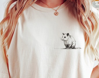 Baby Possum T-Shirt, Opossum Shirt, süßes Tier, süßes grafisches Opossum T-Shirt, Vintage Retro Cartoon T-Shirt, Skizze Opossums Geschenk, Unisex Tshirt,
