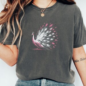 Peacock Shirt, Peacock Feather Tee, Exotic Bird T-Shirt, Bird Lover Gift Top, Peacock Tail Shirts, Animal Art Top, Unique Peacock Design Top