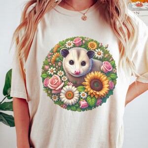 Comfort Colors Flower Opossum Shirt Cute Animal Art Floral Graphic T-Shirt Animal Lover Tee Casual Fashion Gift for Opossum Lovers Unique