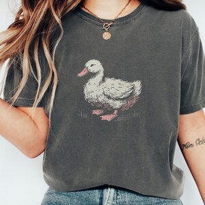 Comfort Colors Duck Shirt Cute Farm Animal Art Graphic T-Shirt Animal Lover Tee Casual Fashion Gift for Duck Owners Unique Pet Design Top
