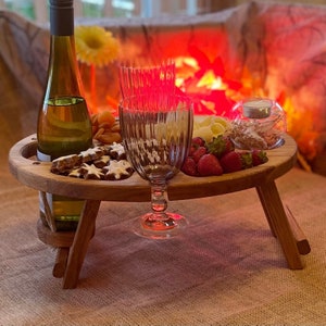 Weintisch, Picknicktisch, Serviertablett mit Beine aus Eichenholz, Couch-Bar, Strandtablett, Servierbrett, Weihnachtsgeschenk, WeinKäse Holz