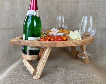 Weintisch Picknicktisch "Liebe" aus Eiche,- Kirsche Serviertablett mit Halterung für die Weinflasche Wein Käse Hochzeitsgeschenk Muttertag