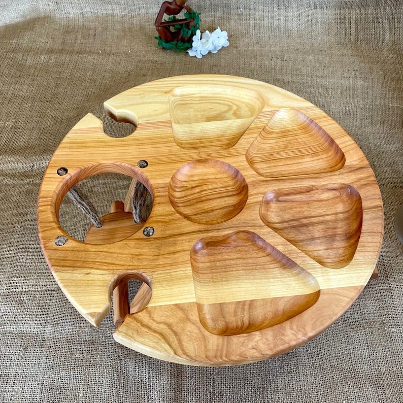 Weintisch Picknicktisch für Zwei aus Holz Klappbar Tragbar Serviertablett Couchbar Strand Wein Käse Geburtstag Hochzeitsgeschenk Camping Bild 9