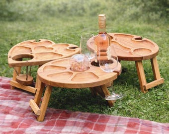 Weintisch, Picknicktisch & Weintablett für Zuhause oder Outdoor – Klappbarer Weinbar aus Eiche – Couchbar, Weinhalter, Geschenk für Paare.