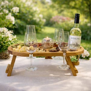 Opklapbare wijntafel 50x30x17cm, ovale picknicktafel van eikenhout, draagbare wijntafel voor buiten, loungebar met flessenhouder en 4 glashouders.
