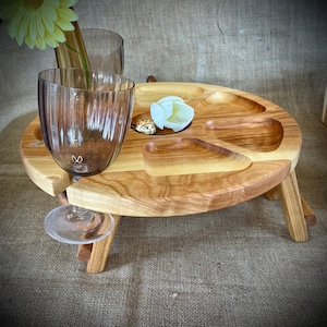 Weintisch Picknicktisch für Zwei aus Holz Klappbar Tragbar Serviertablett Couchbar Strand Wein Käse Geburtstag Hochzeitsgeschenk Camping Bild 10