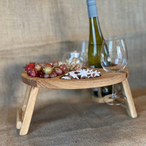 Weintisch Picknicktisch für Zwei aus Holz Klappbar Tragbar Serviertablett Couchbar Strand Wein Käse Geburtstag Hochzeitsgeschenk Camping Bild 2