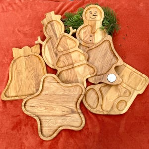 Piatti da portata natalizi in quercia, pupazzo di neve, albero di Natale, stella, calzino, campanella, decorazione natalizia, taglieri per snack, idea regalo per il periodo dell'Avvento.