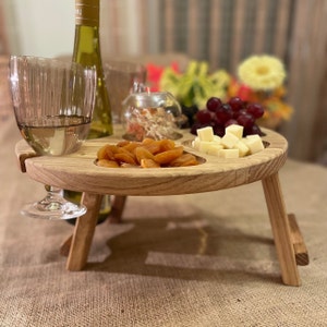Weintisch Picknicktisch Tablett für Zwei Klappbar Tragbar aus Eiche Serviertablett Betttablett Strand Wein Käse Geburtstag Hochzeitsgeschenk