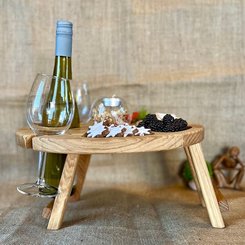 Weintisch Picknicktisch für Zwei aus Holz Klappbar Tragbar Serviertablett Couchbar Strand Wein Käse Geburtstag Hochzeitsgeschenk Camping Bild 4