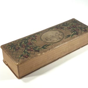Caja de guantes de cartón victoriana antigua pintada a mano con un traje eduardiano, escena romántica de cortejo, papel, cartón, joyas del siglo XIX, chocolate