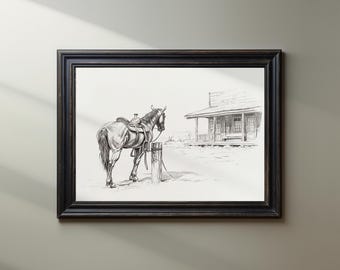 Puede incluir: Obra de arte en boceto a lápiz enmarcada en negro que representa un caballo ensillado atado a un poste frente a un edificio rústico. La obra de arte evoca un tema del oeste, con un enfoque en el caballo y los detalles arquitectónicos.