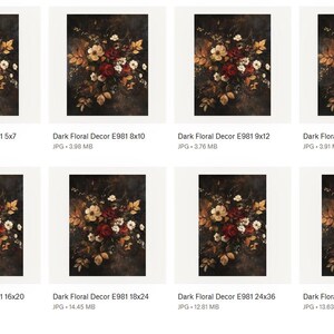 K&ouml;nnte beinhalten: Eine Sammlung dunkler Blumendekor-Drucke in verschiedenen Gr&ouml;&szlig;en, darunter 5x7, 8x10, 9x12, 11x14, 16x20, 18x24, 24x36 und A2. Jeder Druck zeigt ein detailliertes Arrangement von Blumen in Rot-, Creme- und Goldt&ouml;nen vor dunklem Hintergrund.
