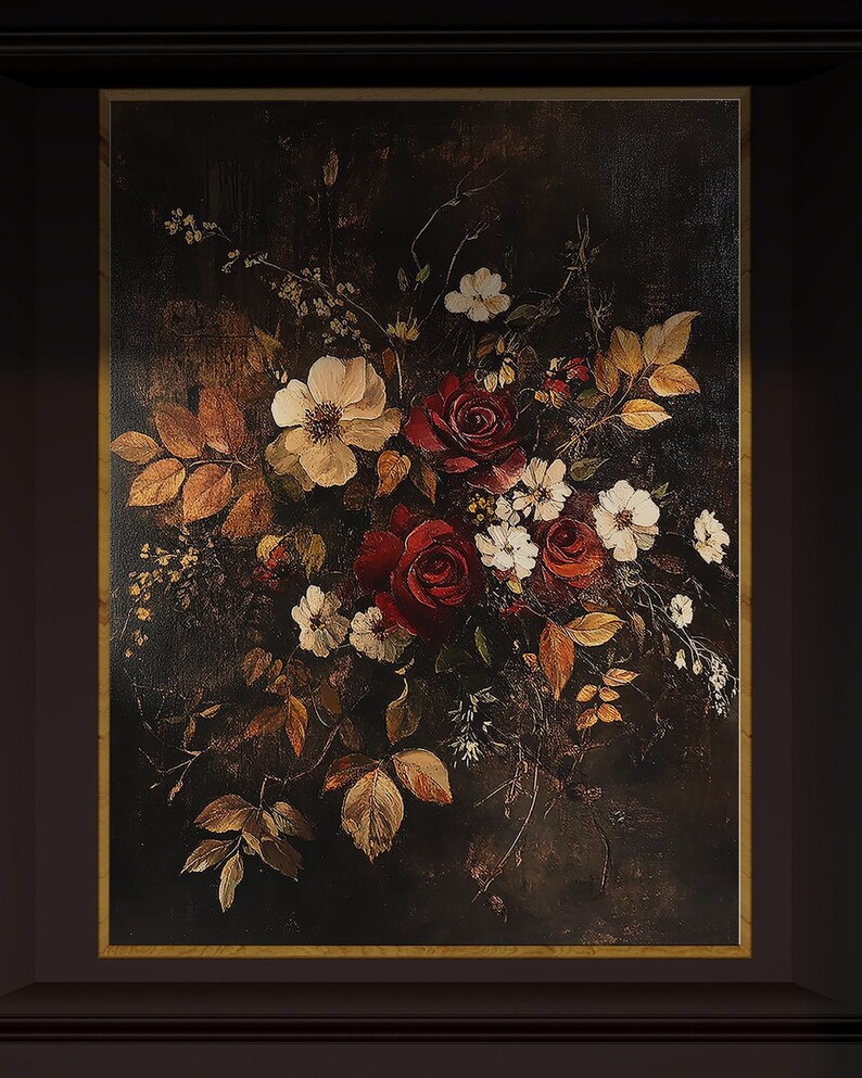 K&ouml;nnte beinhalten: Gerahmtes Blumenbild mit dunklem Hintergrund, das einen Strau&szlig; aus roten Rosen, wei&szlig;en und cremefarbenen Bl&uuml;ten und goldbraunen Bl&auml;ttern zeigt. Das Kunstwerk ist in einem goldfarbenen Rahmen gerahmt.
