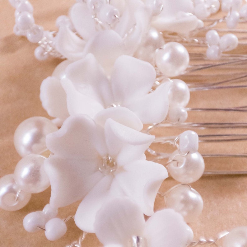 White Porcelain Flower & Pearls Bridal Comb Hair Piece Handmade Womens wedding Jewelry,bride Headdress,bridesmaid headgear, Gift zdjęcie 5
