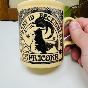 ヴィンテージ カプリコーン コーヒー マグ - 黄色と黒 - 状態良好