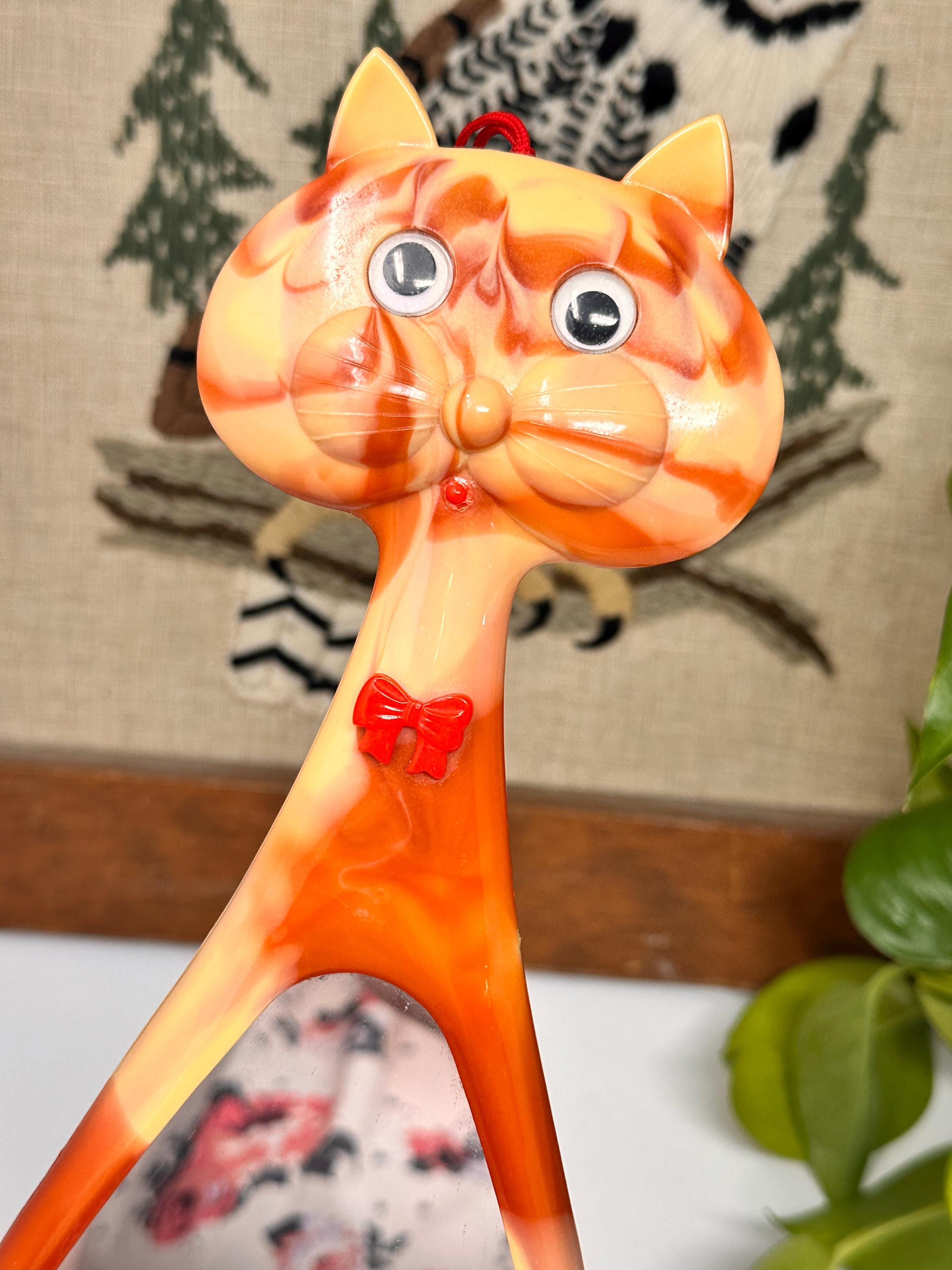 Mid-century Googly Eyed Cat Plastic Mirror: Vintage Vanity Decor