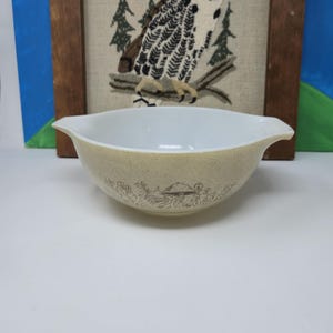Forest Fancies 443 Pyrex Mixing Bowl 2.5 liter - Mushroom Mixing Bowl - Great Condition