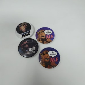 Vintage 1980s ALF TV show pins - 4 in total - Choose the one you want! Measure - 2 inches diameter (5 cm)