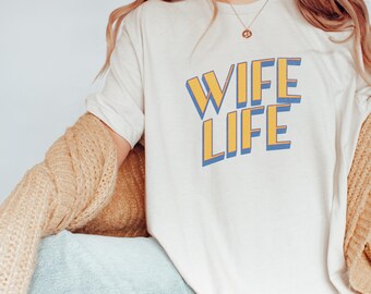 Camisa de fiesta de bodas de Wifey Life, camisa de luna de miel, camisa de boda, camisas de recién casados, camisa de regalo de compromiso de pareja a juego para mujer, esposa divertida