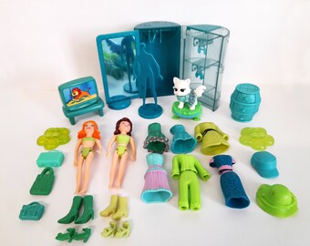 Vintage Polly Pocket Dolls "Color Green / Turquoise" Outfits Shoes Pet Clothes Furniture