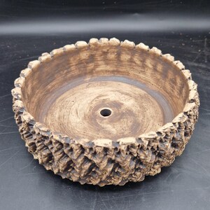 Witte aardewerken pot met mangaanoxide, 19 cm x 6 cm. Aardewerk, pot voor vetplanten, cactuspot, bonsaipot, keramiek.