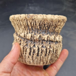 White stoneware pot with rust effect. 10.5 cm x 8 cm. Pottery, succulent pot, cactus pot, bonsai pot, ceramic.