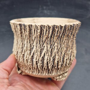 White stoneware pot with rust effect. 10.5 cm x 8.5 cm. Pottery, succulent pot, cactus pot, bonsai pot, ceramic.