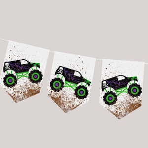 Könnte beinhalten: Ein Monstertruck-Partybanner mit drei Flaggen. Jede Flagge zeigt einen schwarzen Monstertruck mit grünen Rädern und lila Blitzen auf weißem Hintergrund mit braunen Spritzern.