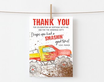 Puede incluir: Tarjeta de agradecimiento con una ilustración de un camión monstruo rojo y amarillo. La tarjeta dice "Gracias por celebrar mi cumpleaños conmigo, y por el generoso regalo! Espero que hayas pasado un buen rato! Con cariño, Parker."