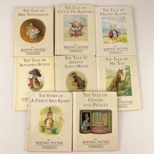 Peut inclure: Ensemble de livres pour enfants vintage de Beatrix Potter. Les titres incluent "The Tale of Mrs. Tittlemouse", "The Tale of Little Pig Robinson" et "The Tale of Pigling Bland". Les couvertures présentent des illustrations d'animaux.